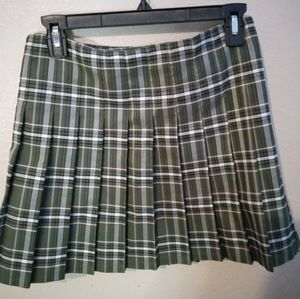 No boundaries pleated skirt